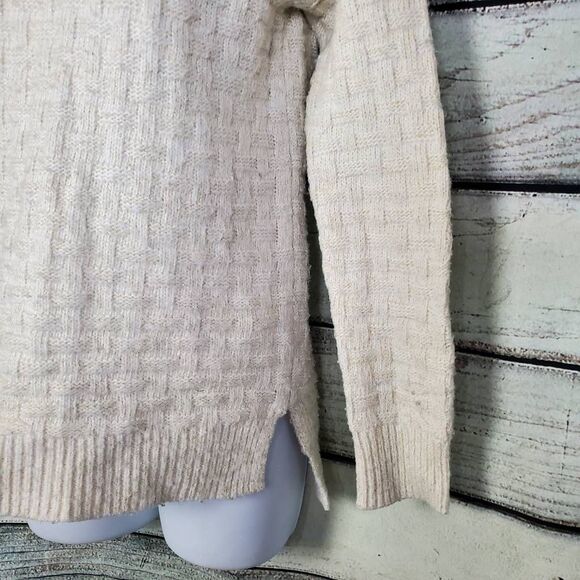 Maurices Women’s White Metallic Knit Sweater XS - Picture 2 of 6